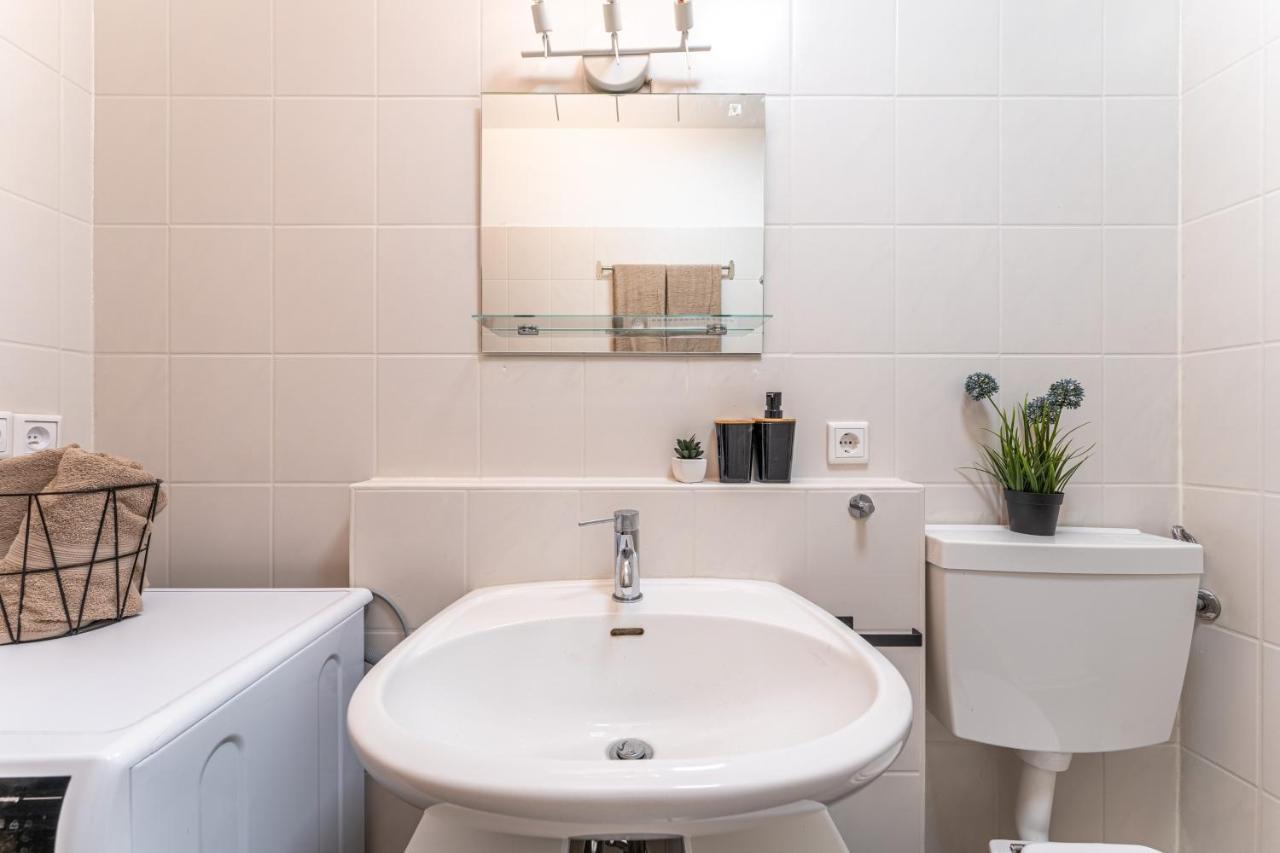 Vollausgtesttattes Modernes Studio,Nahe Btu,Netflix,Kostenloser Tiefgaragenstellplatz Cottbus Buitenkant foto